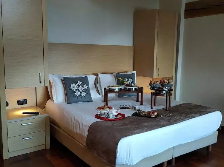 ホテル Savoia Mountain – Il Resort Nel Bosco