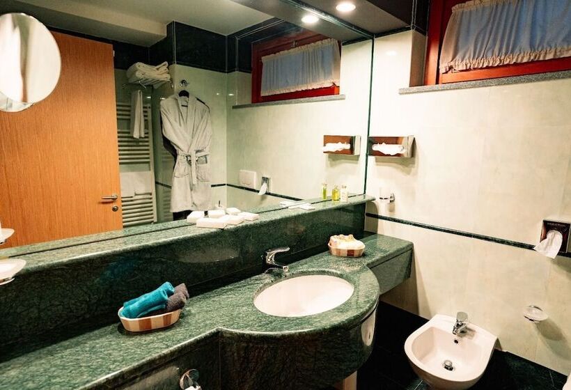 בית מלון כפרי Savoia Mountain – Il Resort Nel Bosco