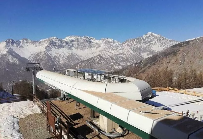 ホテル Savoia Mountain – Il Resort Nel Bosco