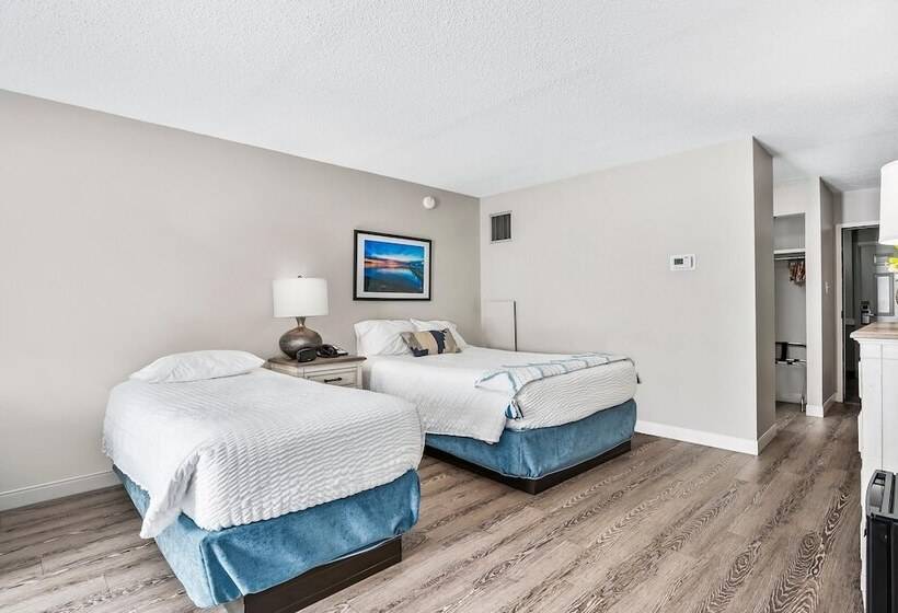 پانسیون First Floor Family Deluxe Suite