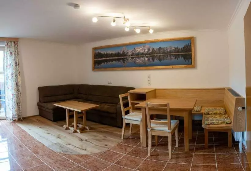 تختخواب و صبحانه Frühstückspension Haus Mayr