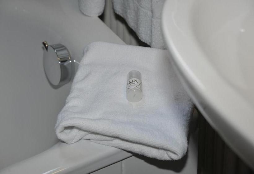 فندق Madar Café Central Melk