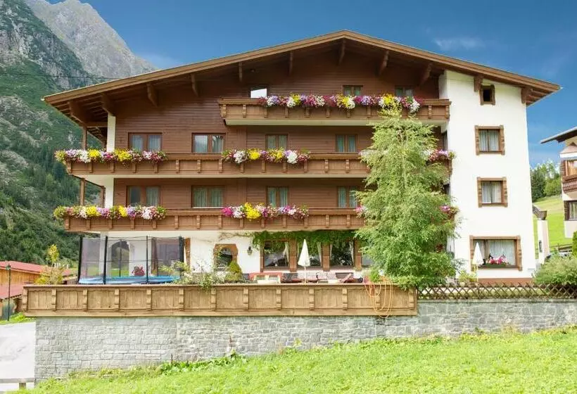 Hotelli Pension Mittagskogel