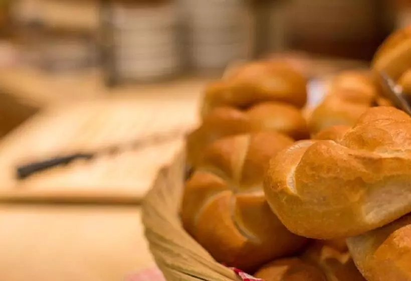 Hotelli Pension Mittagskogel