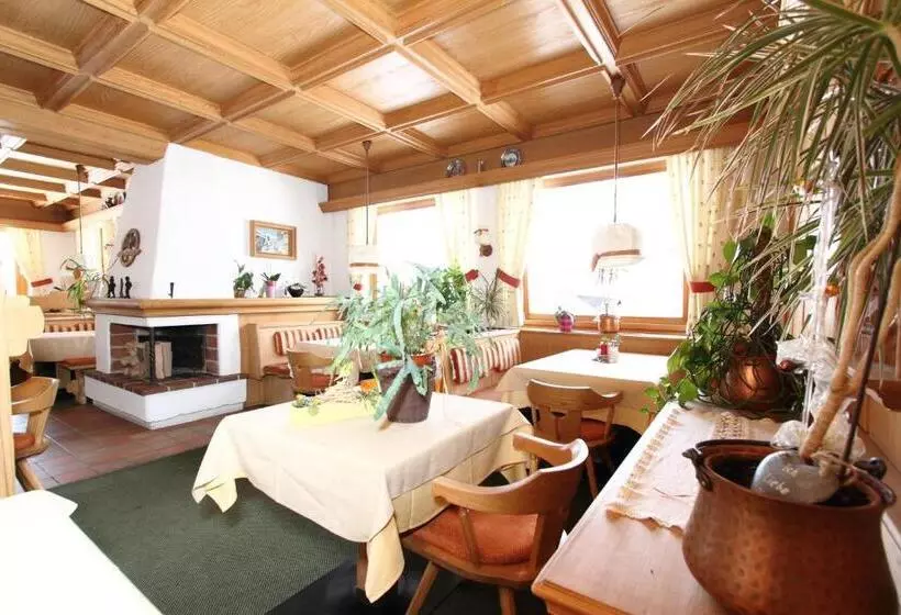 Hotelli Pension Mittagskogel