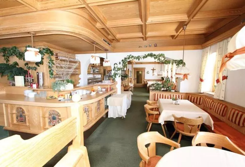Hotelli Pension Mittagskogel
