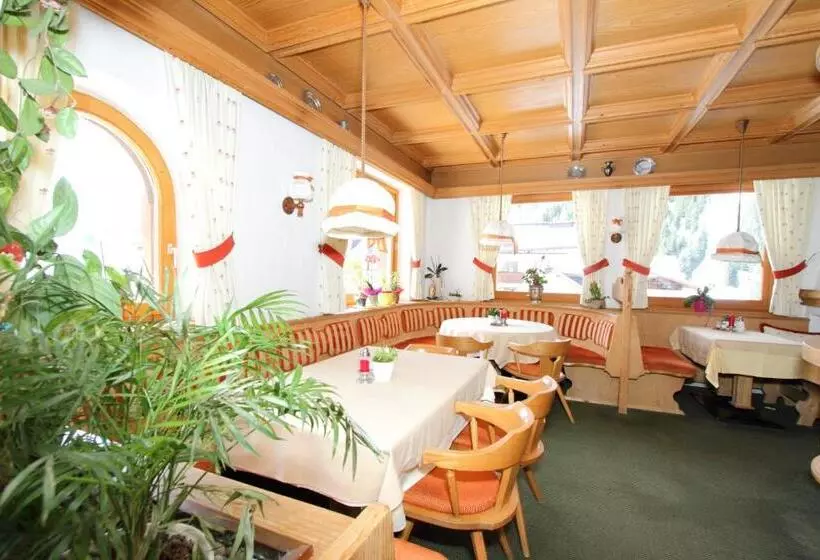 Hotelli Pension Mittagskogel