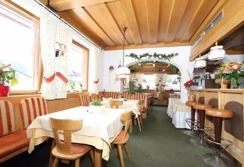 Hotelli Pension Mittagskogel