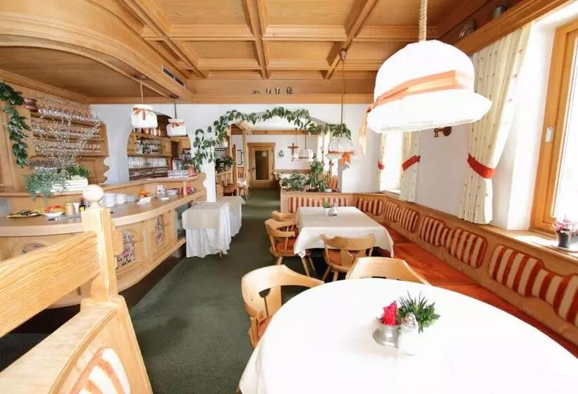 Hotelli Pension Mittagskogel