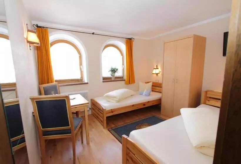 Hotelli Pension Mittagskogel