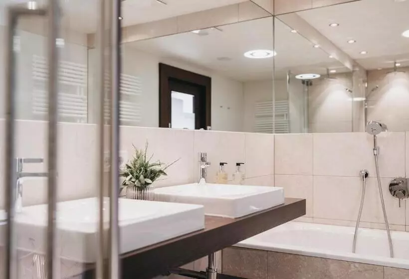 ホテル The Crystal Vaya Unique