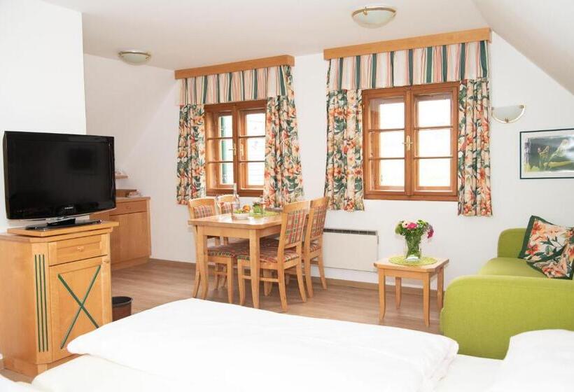 בית מלון כפרי Weinberghof & Weingut Lagler