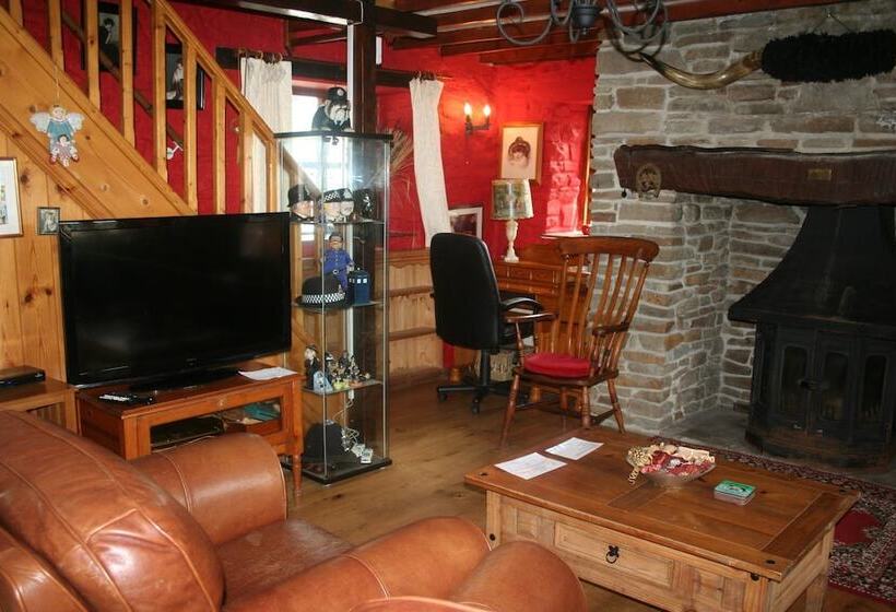 Barn Cottage   Farm Park Stay With Hot Tub, Bbq & Fire Pit