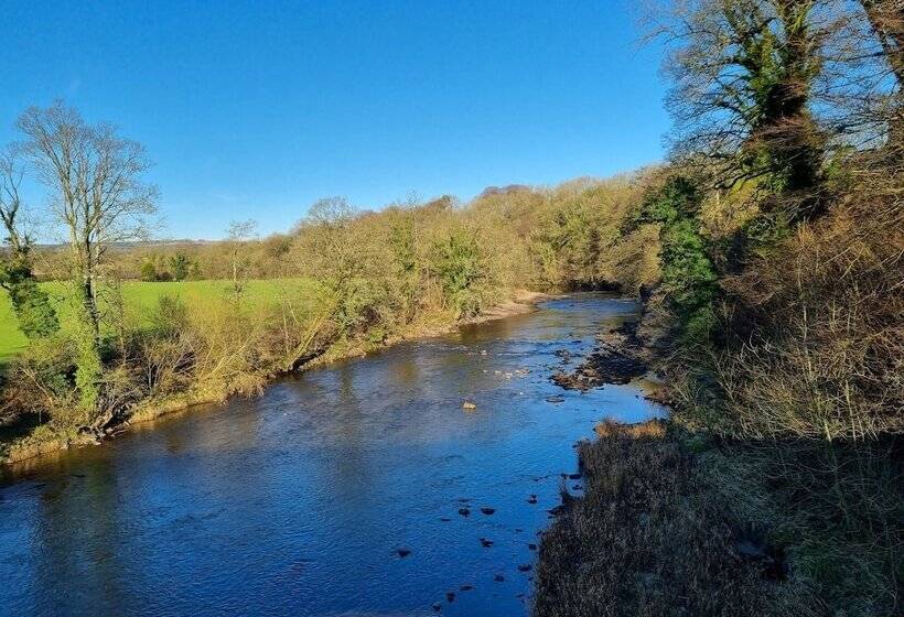Bashall Barn, Eaves Hall, Outbarn All Close By
