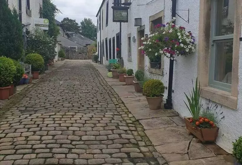Bashall Barn, Eaves Hall, Outbarn All Close By