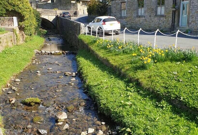 Bashall Barn, Eaves Hall, Outbarn All Close By