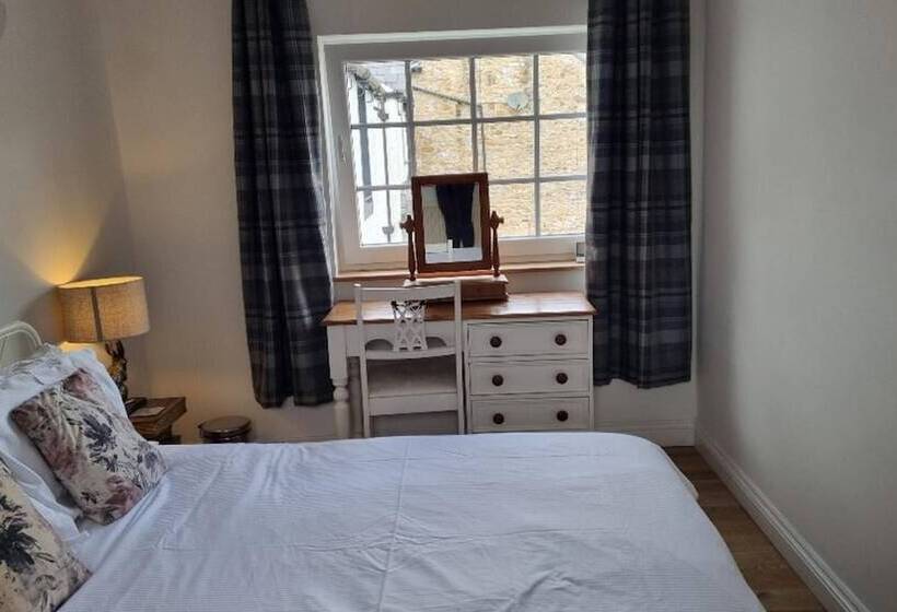 Bashall Barn, Eaves Hall, Outbarn All Close By