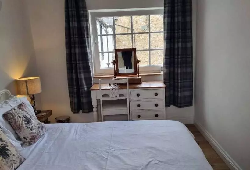 Bashall Barn, Eaves Hall, Outbarn All Close By