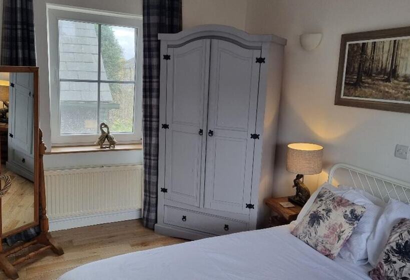 Bashall Barn, Eaves Hall, Outbarn All Close By