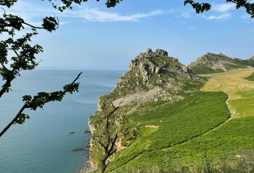 Cosy Cottage In Lynbridge, Near Lynton, Uk