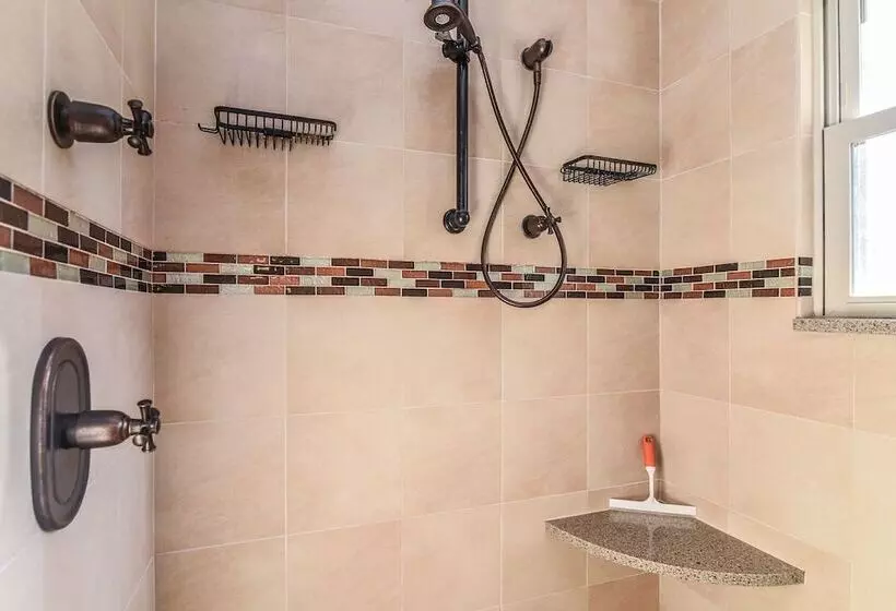 Creekside Cottage Star 5 Vacations