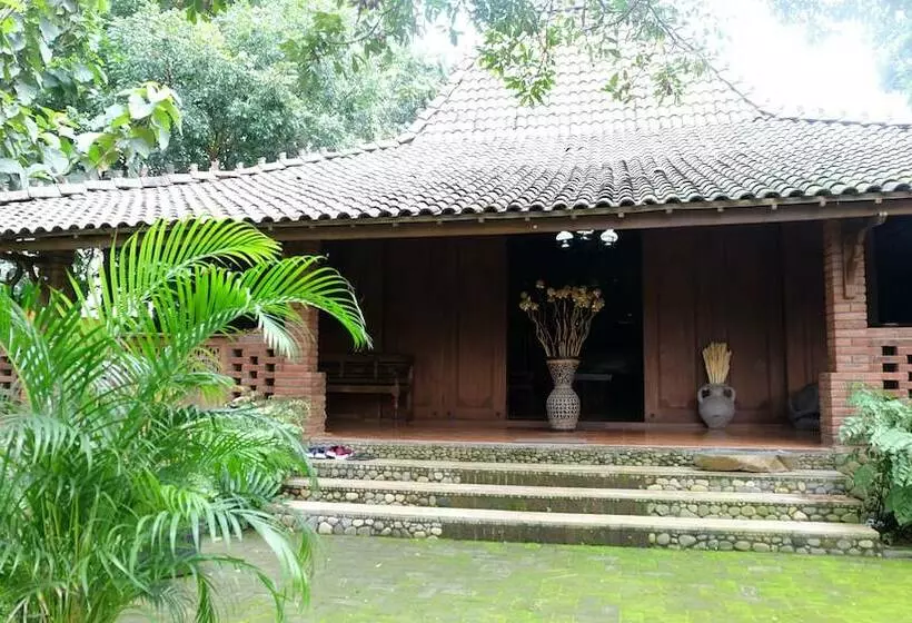 ペンション Villa Bandungan By Simply Homy