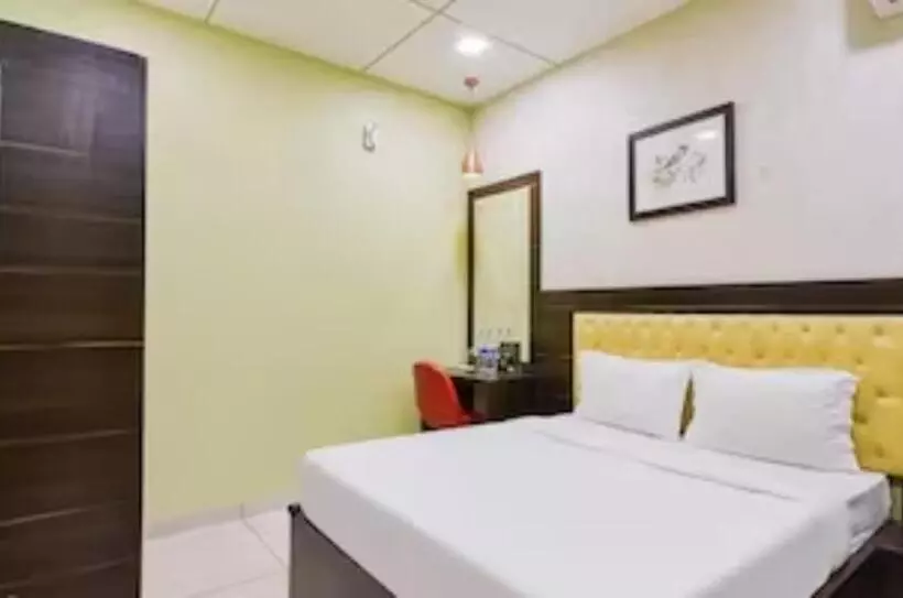 ホテル Goroomgo Royal Crown Puri
