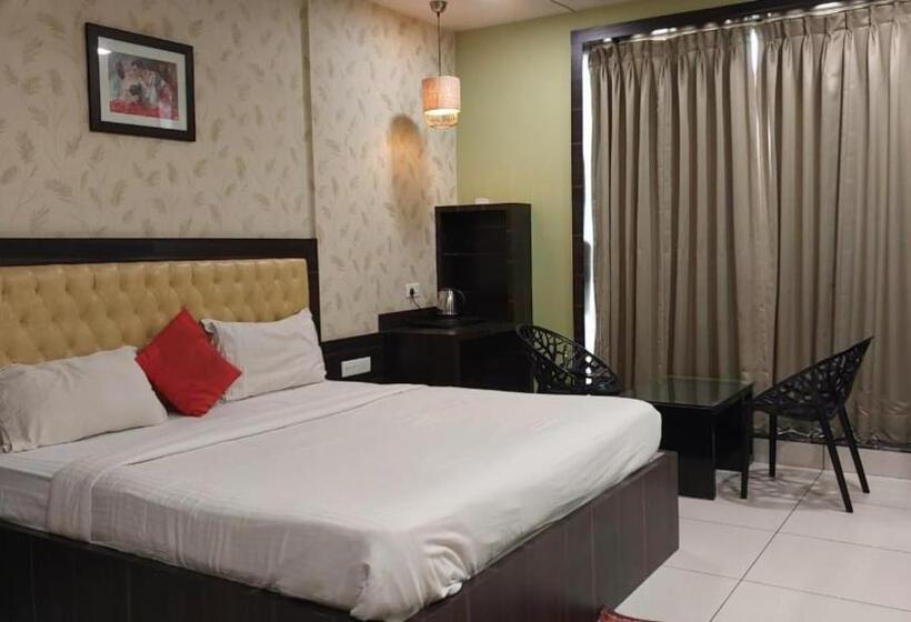 فندق Goroomgo Royal Crown Puri