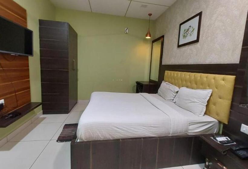 فندق Goroomgo Royal Crown Puri