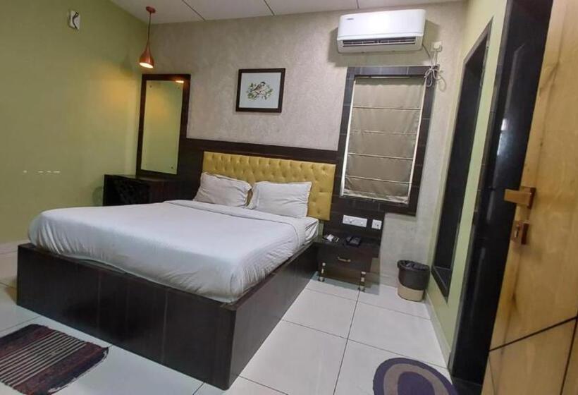 فندق Goroomgo Royal Crown Puri