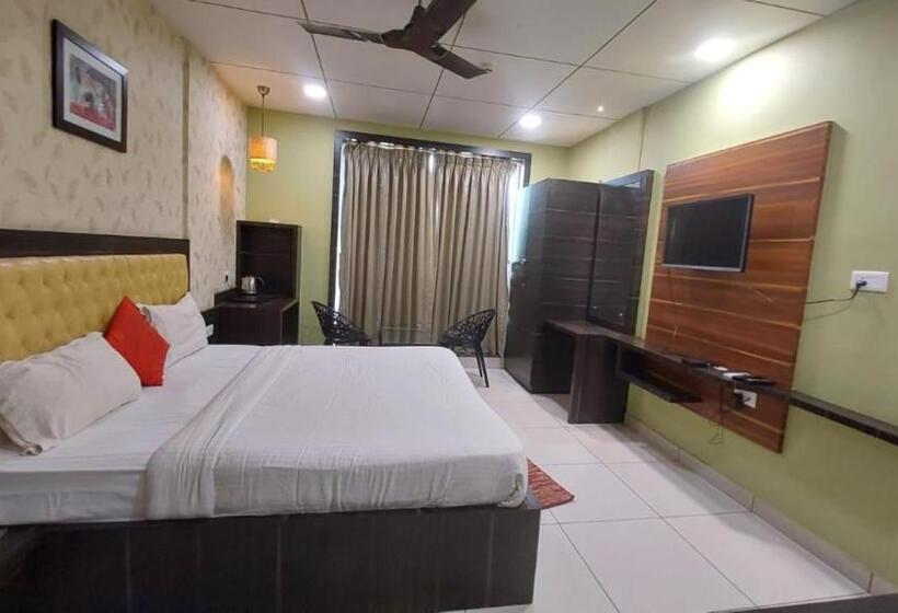 فندق Goroomgo Royal Crown Puri