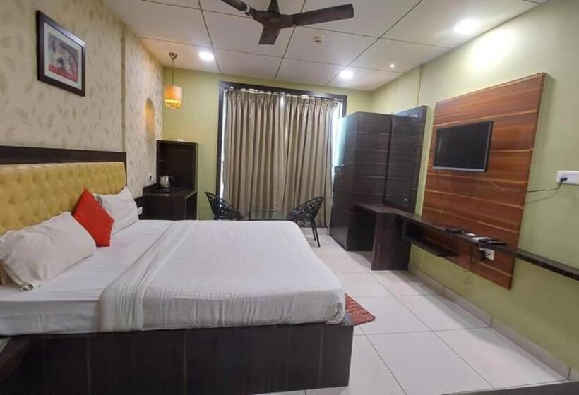 فندق Goroomgo Royal Crown Puri