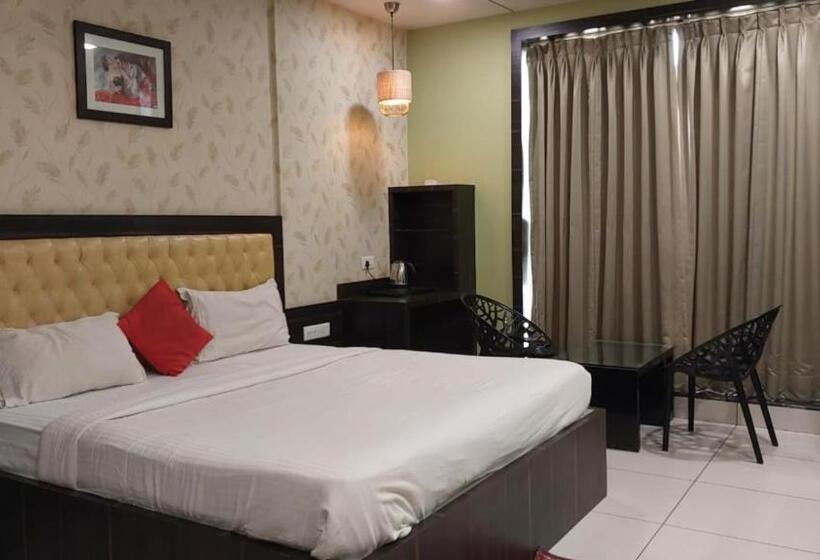 فندق Goroomgo Royal Crown Puri