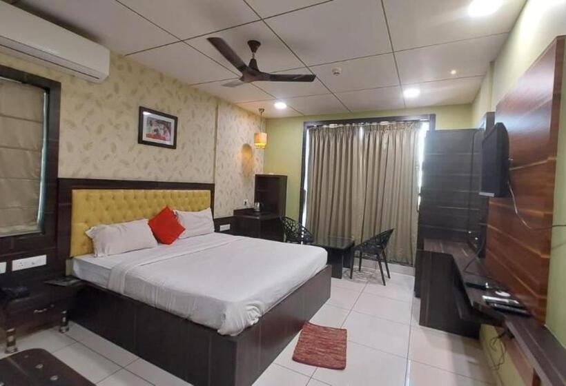 فندق Goroomgo Royal Crown Puri