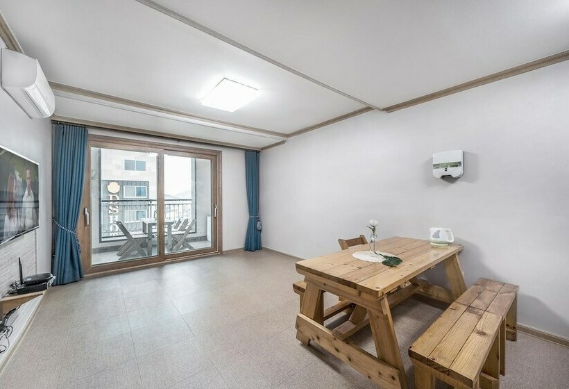 Yeosu Junghyun Pension