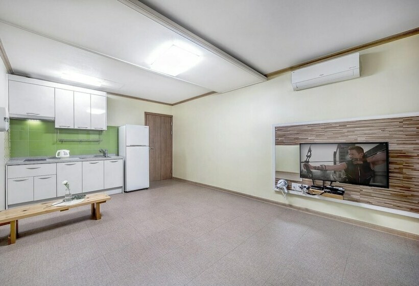 Yeosu Junghyun Pension