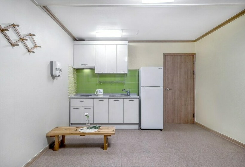 Yeosu Junghyun Pension