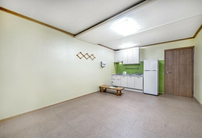 Yeosu Junghyun Pension