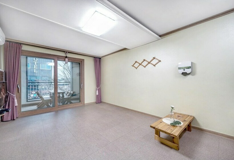 Yeosu Junghyun Pension