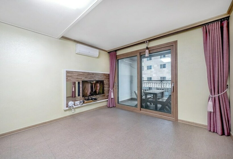 Yeosu Junghyun Pension