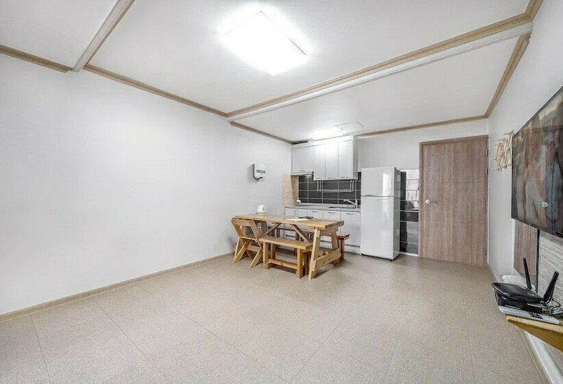 Yeosu Junghyun Pension