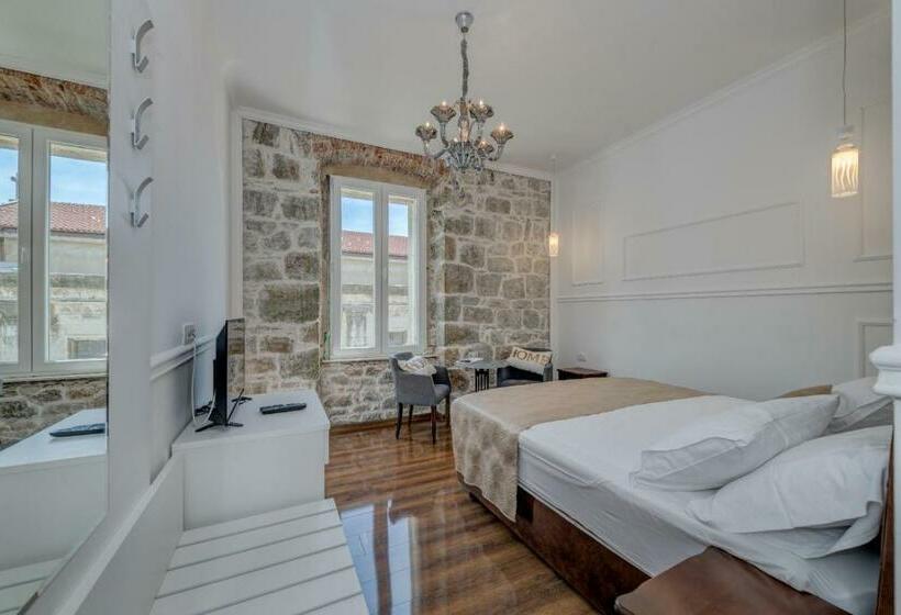 Пансион Heritage Rose Split