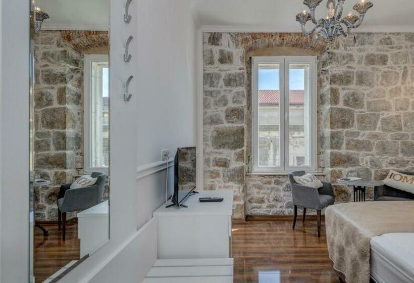 Пансион Heritage Rose Split