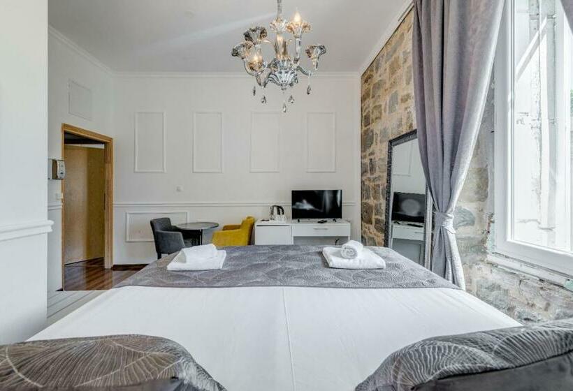 Пансион Heritage Rose Split