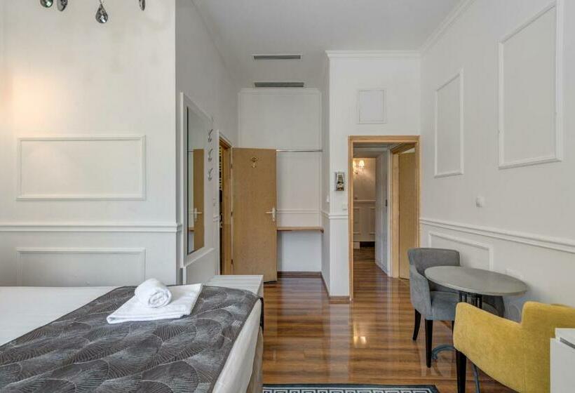 Пансион Heritage Rose Split