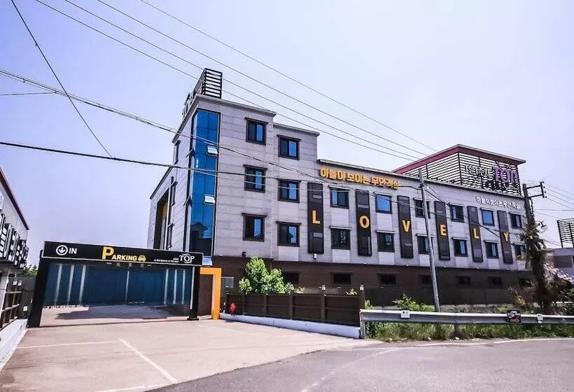 Top Motel