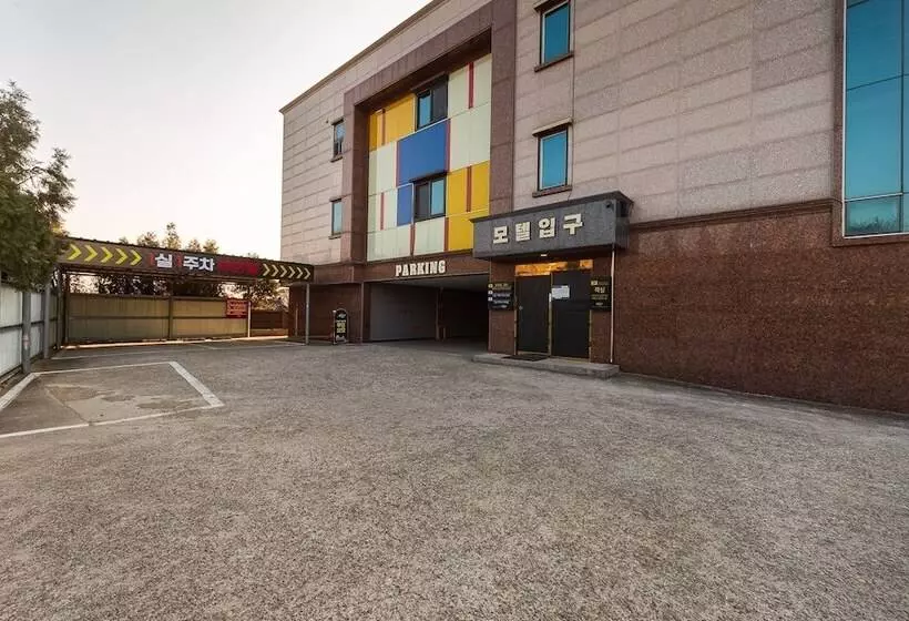 Top Motel