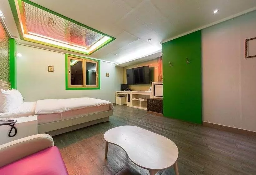 Top Motel