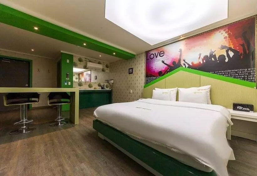 Top Motel