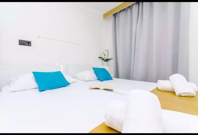 Majatalo Room In Guest Room   All Saints Suites B&b Kastela   Double Room